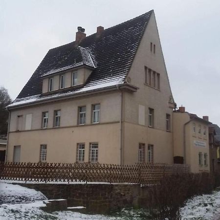 Ferienwohnung Wettin Am Petersbrunnen Exterior photo