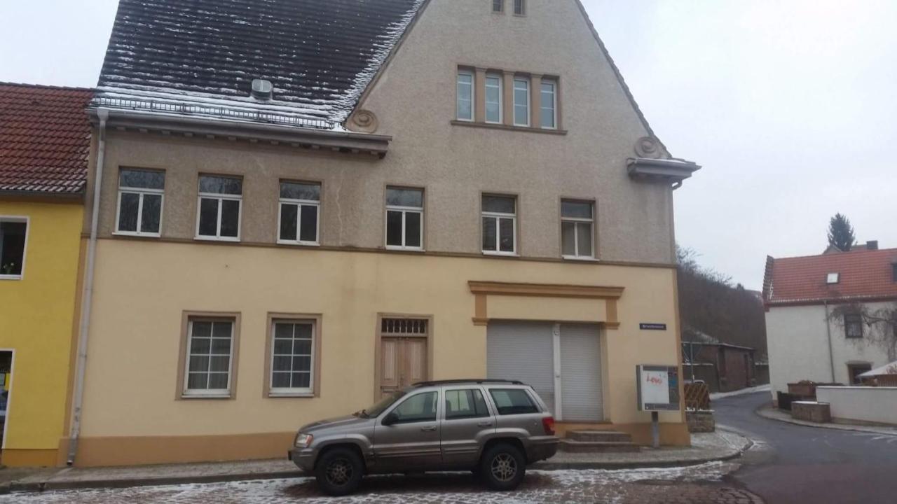 Ferienwohnung Wettin Am Petersbrunnen Exterior photo